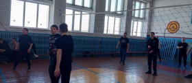 Соревнования по волейболу между учащимися, родителями и односельчанами..